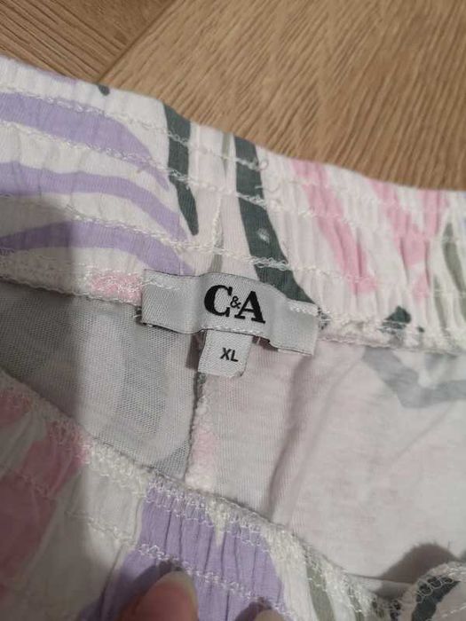 C&A spodnie dresowe białe w liście egzotyczne 7/8 r. XL