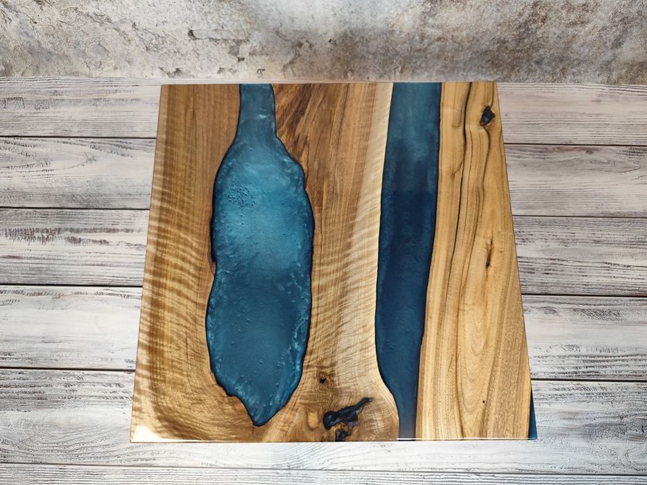 Stolik kawowy Blue Canyon z orzecha włoskiego i żywicy Pracownia Stolarska TheLoveOfWood