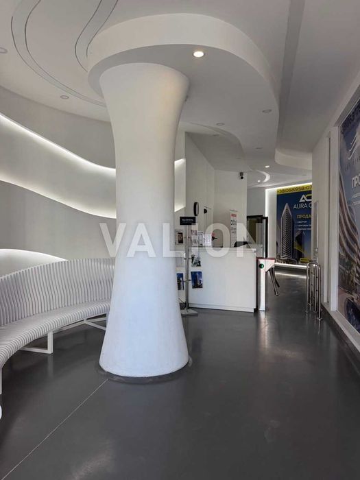 Продаж  без % комерційного приміщення в БЦ "CRYSTAL" Центральна 21. Метро Славутич.