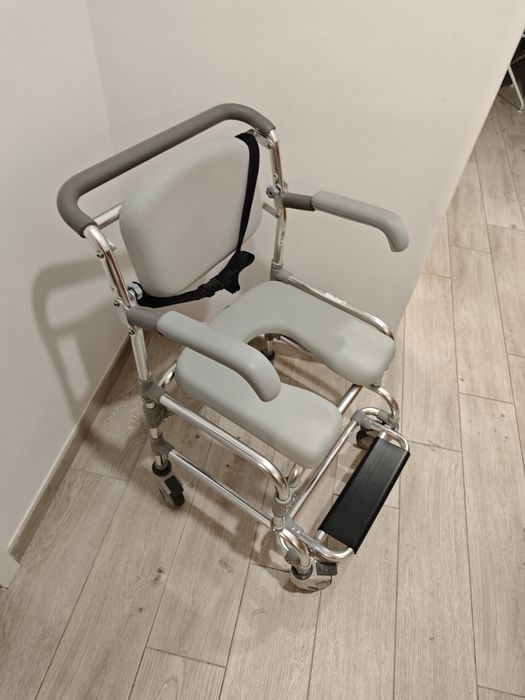 Cadeira de banho e sanitária