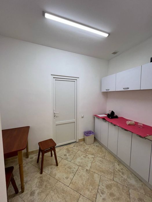Оренда комерційного приміщення 100 м² по  вулиці Грушевського