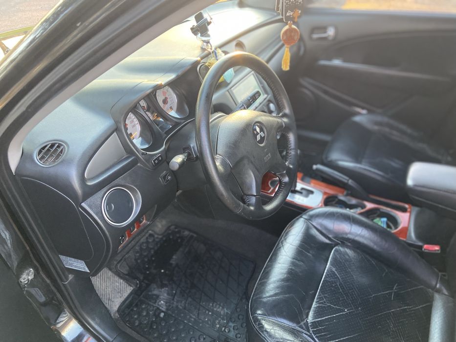 Mitsubishi Outlander с газом,2006 года