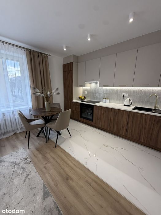 ***Trzypokojowe***Centrum***Bezpośrednio***Duży balkon**Okazyjna cena*