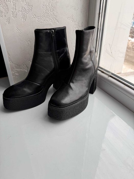 Чорні ботинки, підходять для осені та весни