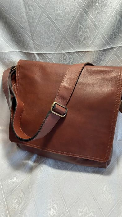 Кожаная    сумка .