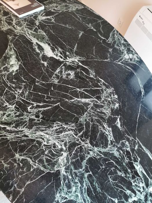 Mesa em mármore e ferro