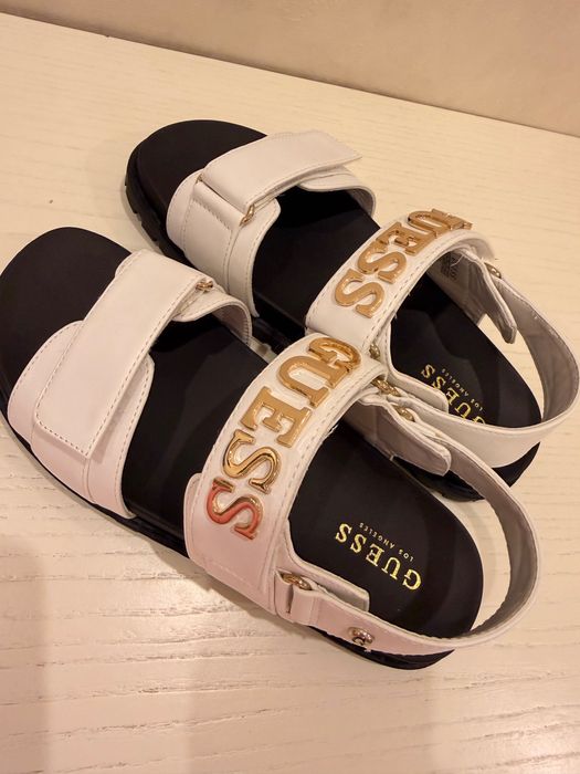 Жіночі босоніжки guess