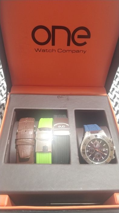 Relógio ONE + 3 braceletes