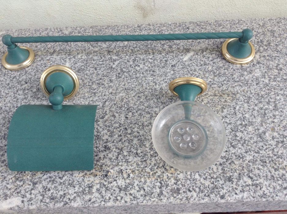 Toalheiro e acessórios de wc/ casa de banho