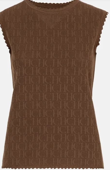 T shirt com logotipo CH