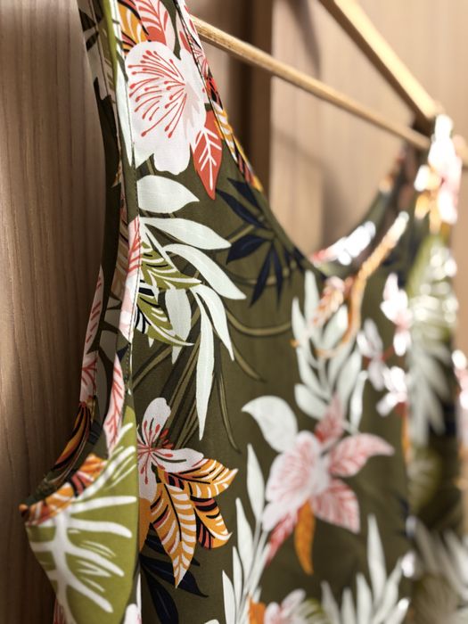 Letnia bluzka na ramiączkach w tropikalny wzór XL / 42