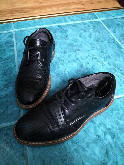 Eleganckie buty chłopięce lakierki