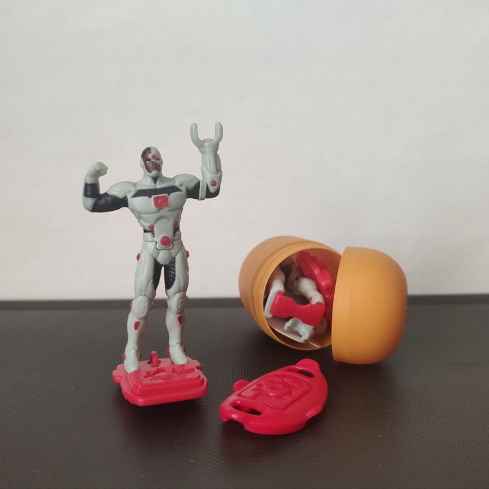 Кіндери супергерої DC, Marvel