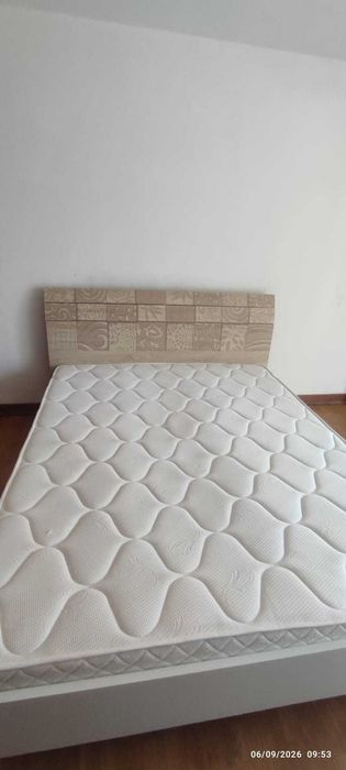 cama 160*200 com colchão e 2 cómodas-Portimão.