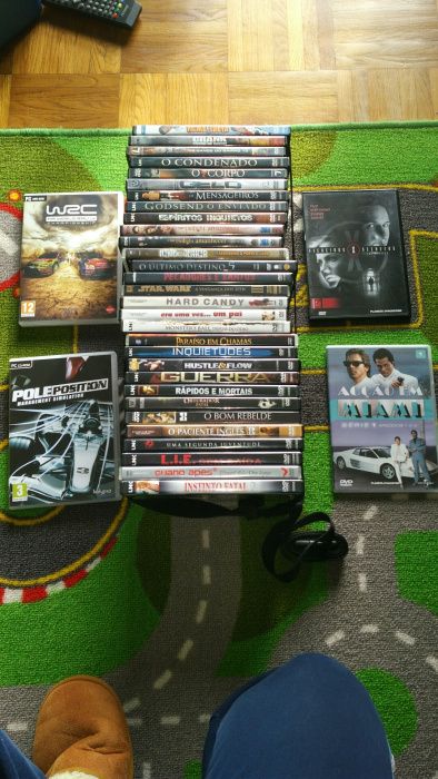 Lote de DVDs, filmes, musica e jogos.