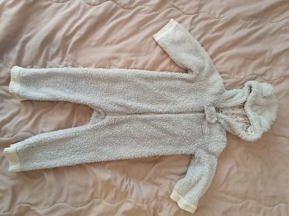 Zestaw kombinezonów dla chłopczyka 9-12 m.