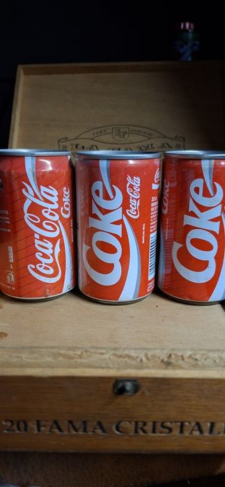 Varias latas antigas