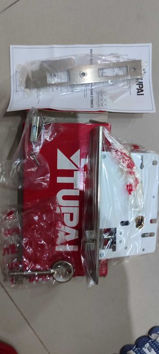 TUPAI: Dobradiças + Puxador par + Fechadura