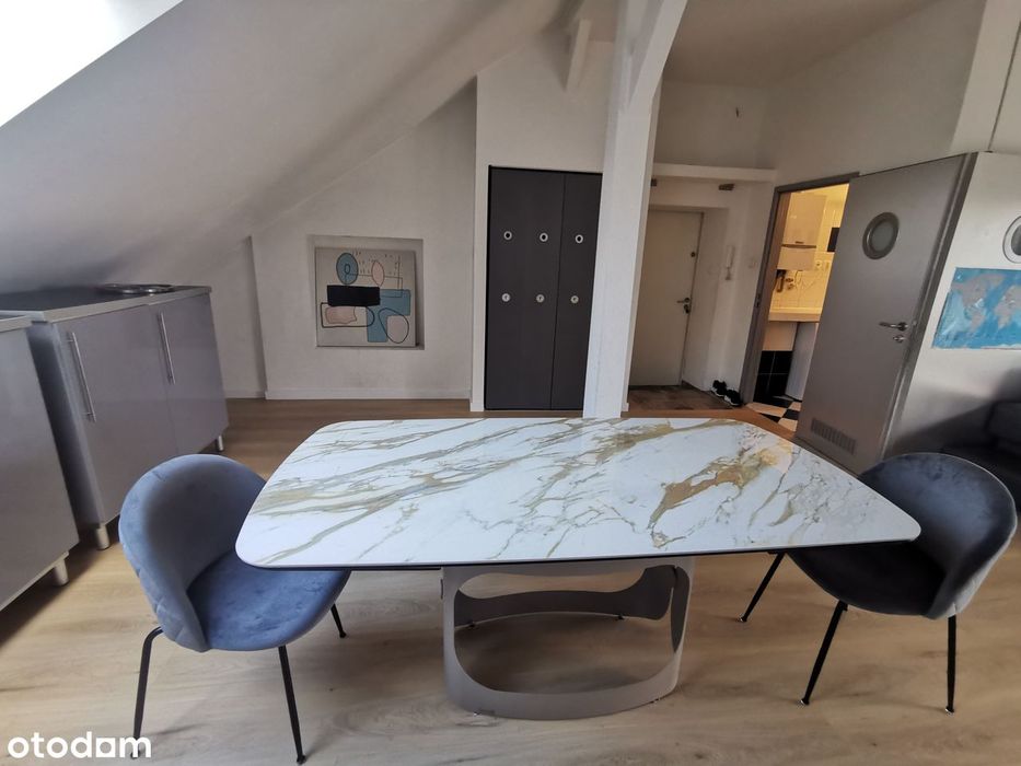 Klimatyczny, loftowy apartament z tarasem we Włochach