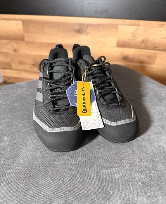 Sneakersy Terrex Skychaser Solo Approach JS4327 Czarne rozmiar 44 / 27,1cm