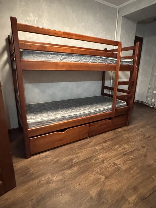 Ліжко двохярусне з матрасами