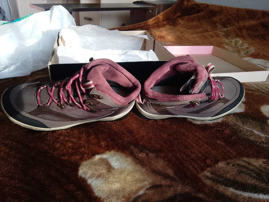 Продам нові кросівки.