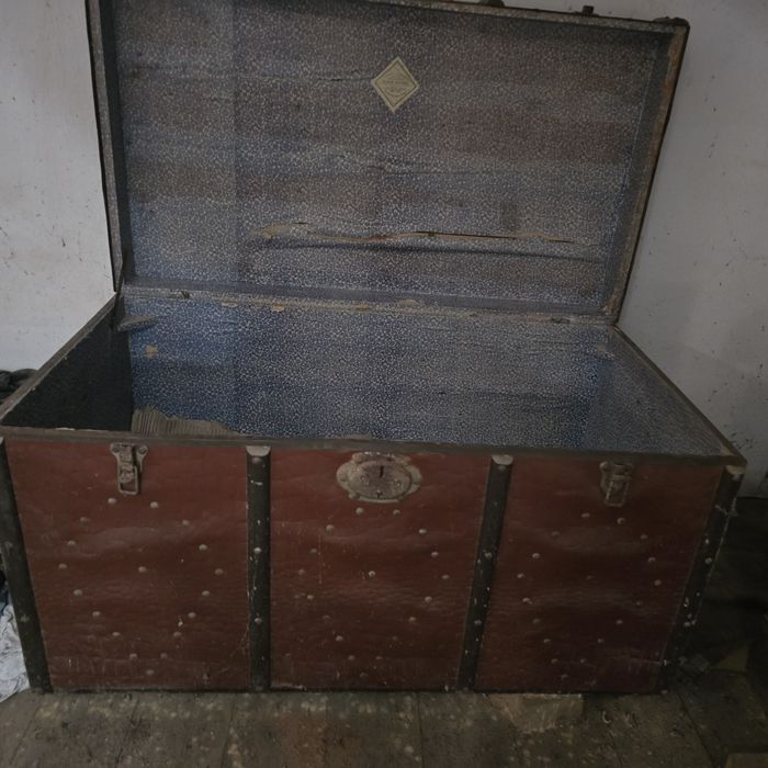 Arcas e baú  antigo