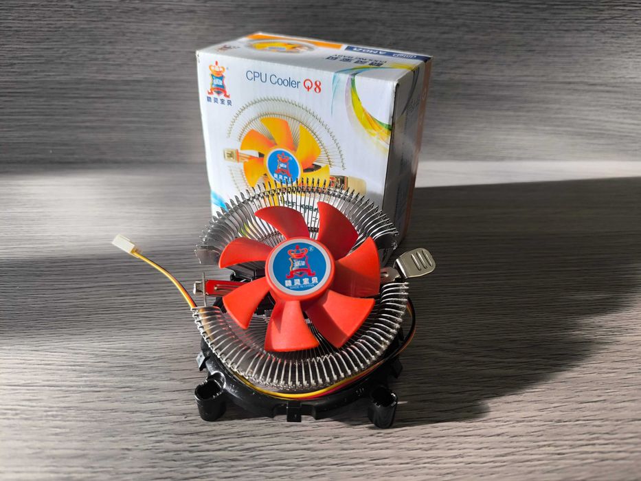 Кулер для процессора Q8 (новый, нет креплений под Intel)