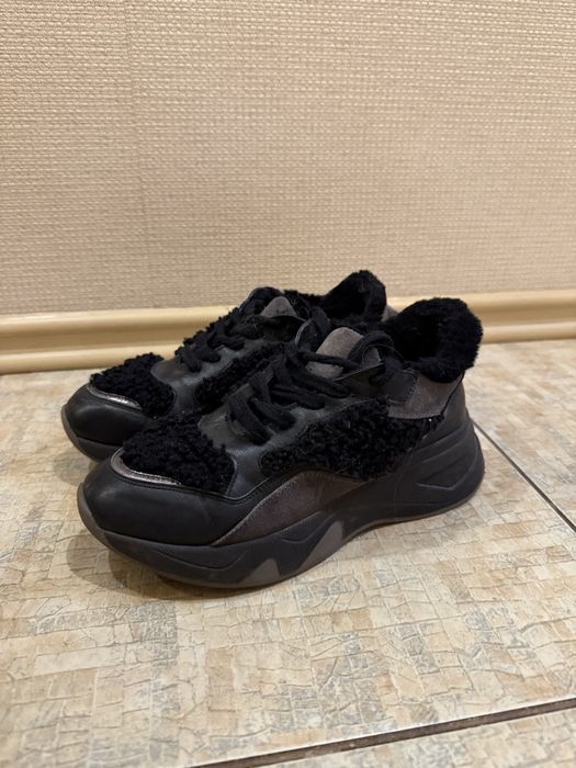 Кроссовки на меху