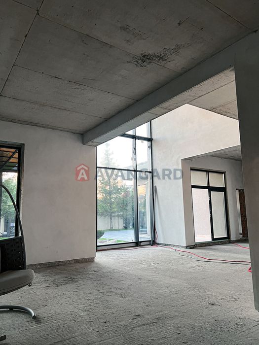 Сучасний преміальний будинок у містечку City Park (Villa Riviera)