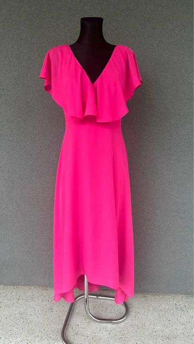 Śliczna sukienka asymetryczna maxi długa z falbaną fuksja róż wesele