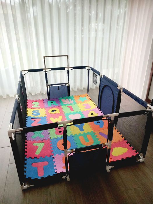 Parque infantil grande com puzzle