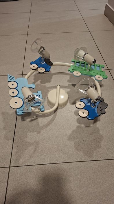 Lampa sufitowa do pokoju dziecięcego