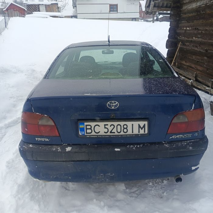Тойота авенсіс 1999 року 2.0 турбо дизель