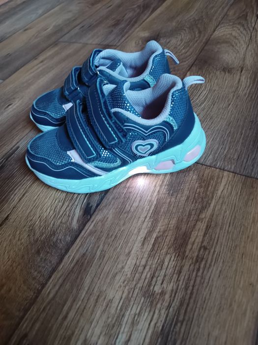 Adidas niebieski