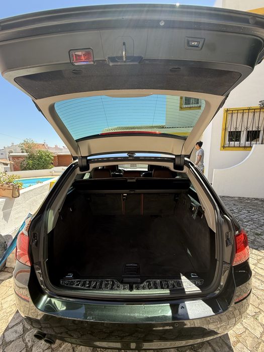 BMW 520d Touring Auto  Câmara de Ré | Bancos Elétricos | Muito Estimada foto 3