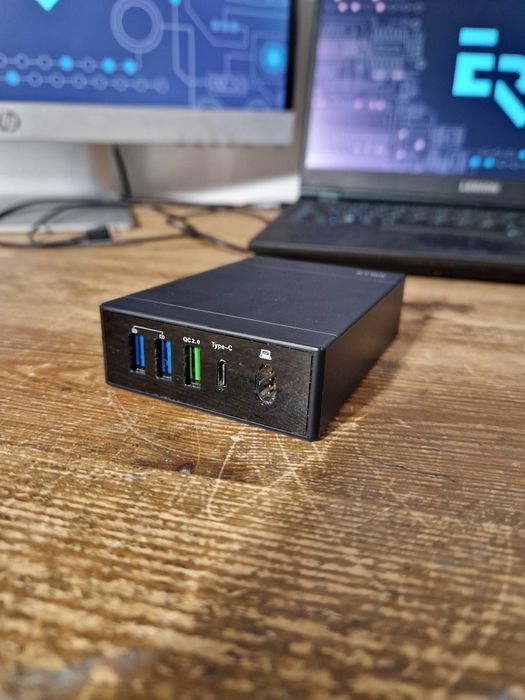 ICY BOX IB-CH504-QN Wewnątrz Czarny (4705)