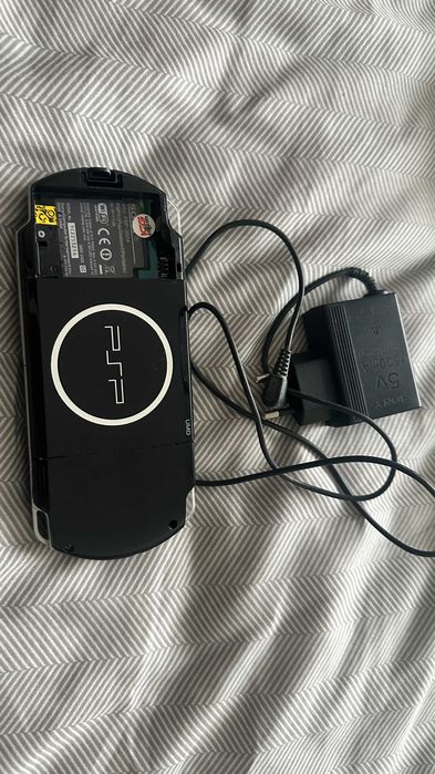 PSP Sony (PSP-3000) + carregador original – bateria nova instalada