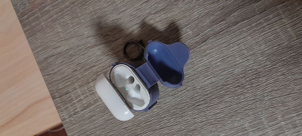 Оригінальний зарядний кейс Apple AirPods  2 (A1602) + Чохол у подарун