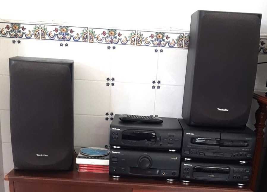 Aparelhagem Technics CH 505 + móvel para CDs e arrumos