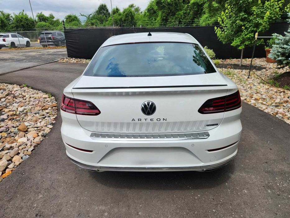 Volkswagen Arteon      2021