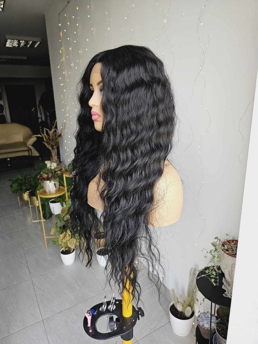 Długa czarna peruka fale loki lace front Kaja naturalna fryzura