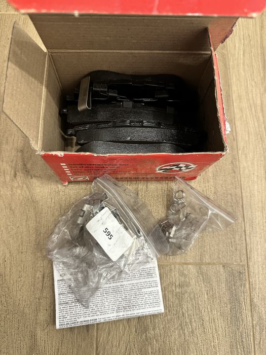 Тормозні колодки Toyota Corolla 2014