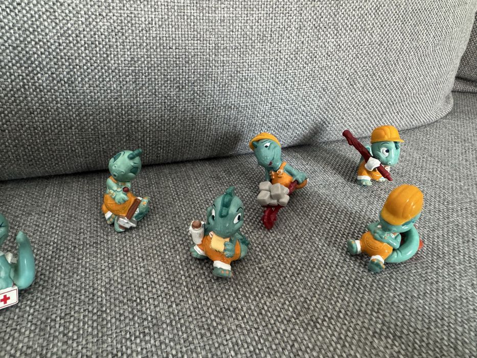 Figurki kinder Dinozaury w pracy