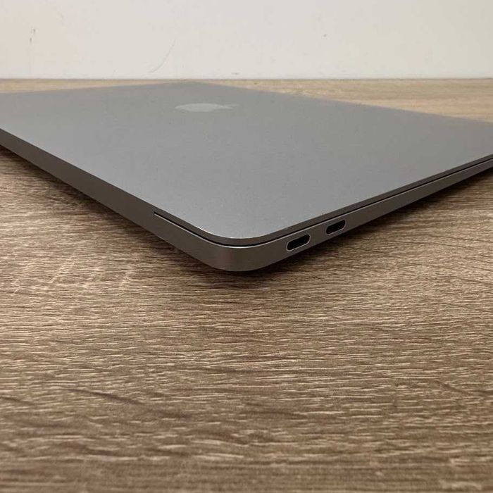 Apple Macbook Air A2338 2020 року M1 / 16Gb / SSD 256Gb (код: M0919)