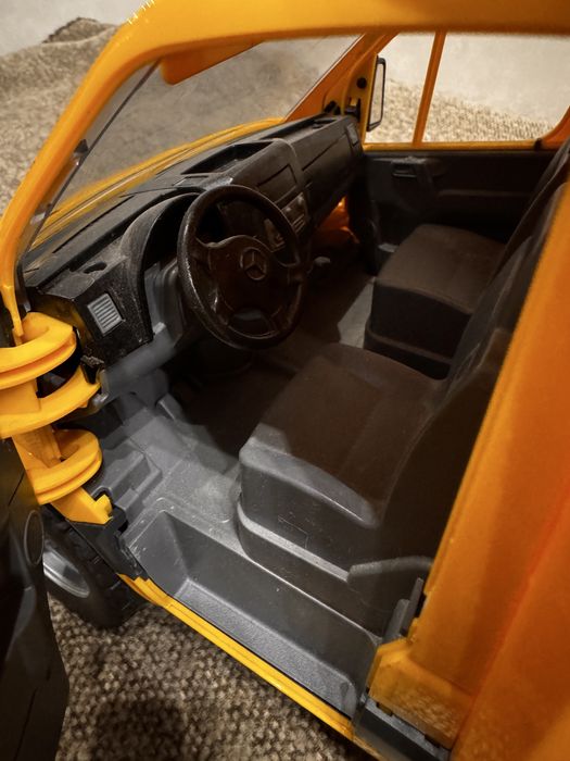 Машинка Bruder фургон Mercedes Sprinter DHL