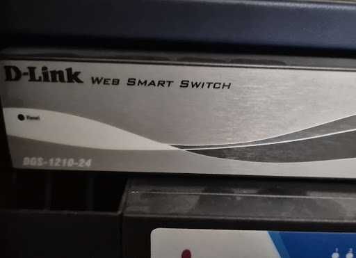 Switch D-Link Gigabit 24 Portas Web Smart (DGS-1210-24) - Escritório