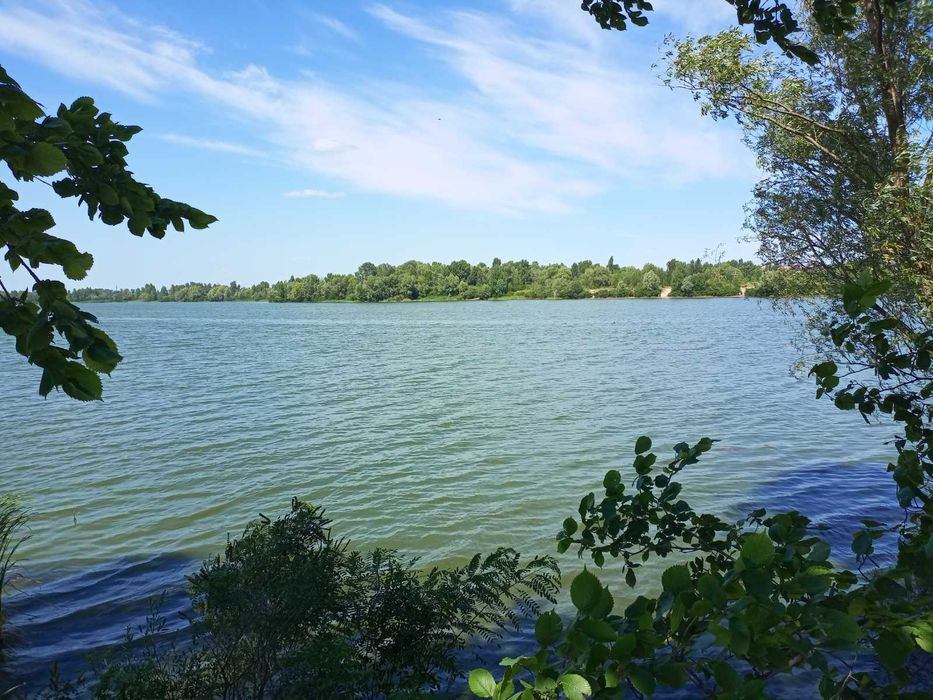 Продаж ділянки під забудову перша лінія від водойми на Троєщині без%