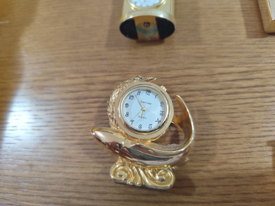 Vendo coleção de mini relogios