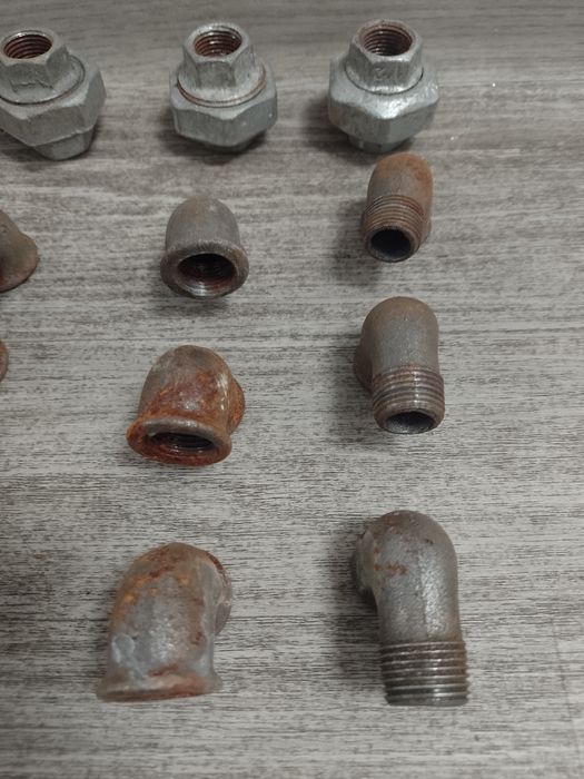 Sprzedam części hydrauliczne.